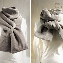 蓬鬆羊毛的圍巾玫瑰灰色 第1張的照片