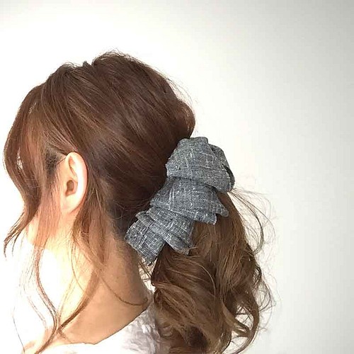 送料無料 バナナクリップ Silk Linen Gray 下から挟んでとめるだけ 簡単ヘアアレンジ ヘアアクセサリー Atelier Korat 通販 Creema クリーマ ハンドメイド 手作り クラフト作品の販売サイト