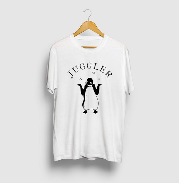 ジャグラーペンギン2 動物イラストアーチロゴTシャツ 手品マジック 1枚目の画像