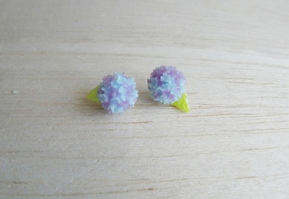藍紫雙色繡球花 純銀耳環/耳夾 第1張的照片