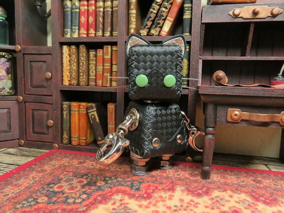 ネコ型革ロボット レザキャット（黒） 1枚目の画像