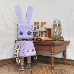 ウサギ型革ロボット レザビット（藤色）暦堂 1枚目の画像