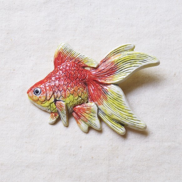 金魚ブローチ  赤黄 1枚目の画像