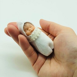 樹脂粘土ベビー ミニチュア 赤ちゃん おくるみ その他人形