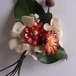 種の花コサージュ（赤コーン） 1枚目の画像