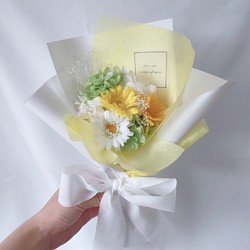 【ラスト一点】再販×1  イエロー系 ラッピングブーケ ドライフラワーとプリザーブドフラワーの花束 ギフト ブーケ 1枚目の画像