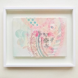 刺繍入り絵画作品・タイトル「つつまれて、いるのです。」（額入り