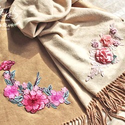 3way 花咲く刺繍マフラーストール　リバーシブル（サンドｘベージュ） 1枚目の画像