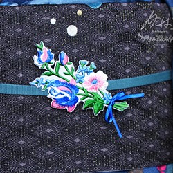 花咲く刺繍ブローチ「ブルーブーケ」Ａ 1枚目の画像