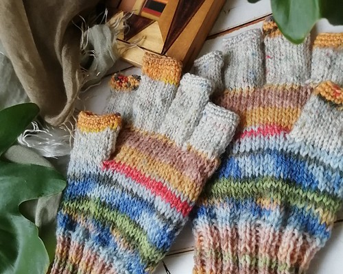 紫陽花〜オパール毛糸のスマホ対応５本指手袋 商品は直営店