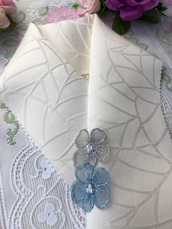 1192半襟 正絹✨刺繡オーガンジーフラワー 1枚目の画像