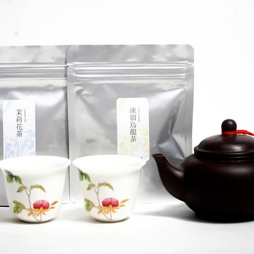 台湾茶 茶器セット 桃柄 茶壺（急須）大と茶杯（湯呑み）2つ 凍頂