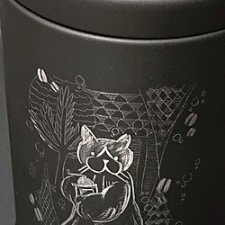 《sold》Creema×クリムト展特別制作 手彫り珈琲保存缶【クリムにゃ柄／マットブラック】Gift Box付 1枚目の画像
