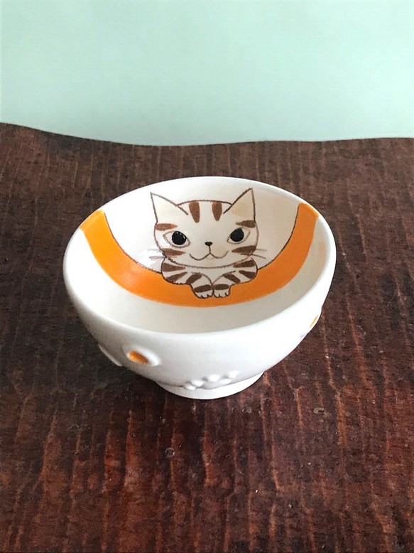 猫絵のぐい呑み(おすまし茶トラ猫) 1枚目の画像