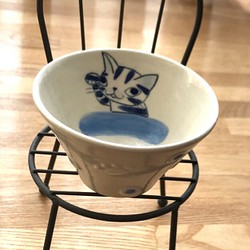 猫絵のぐい呑み(青いシマ猫)盃形 1枚目の画像