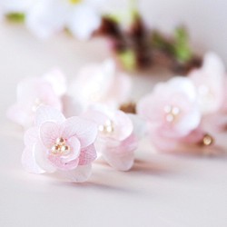 紫陽花ハルノオトズレ(桜色)イヤリング✳︎受注生産✳︎ 1枚目の画像