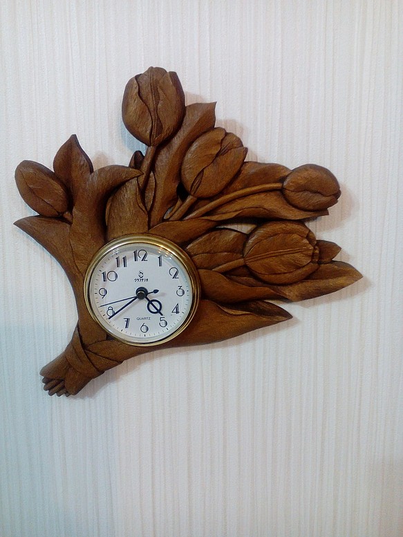 埋れ木の木彫り 壁掛け時計 - 掛時計/柱時計