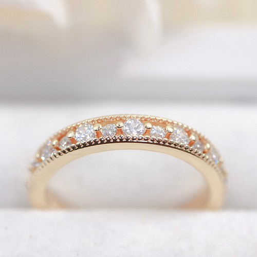 イエローゴールド 華奢な透かしレースの指輪 キラキラCZダイヤモンド 