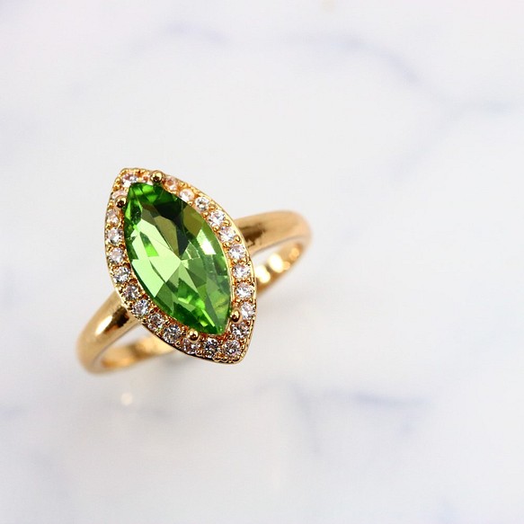 新緑のようなミントグリーン色が美しい「バラカガーネット」の取り巻きリング／大振りで贅沢なリング 1枚目の画像