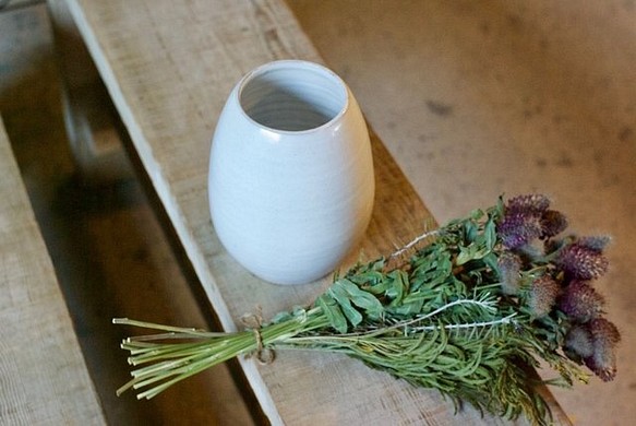 陶器の花瓶（白/a） 1枚目の画像