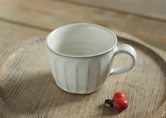 白釉コーヒーカップ（面） 1枚目の画像