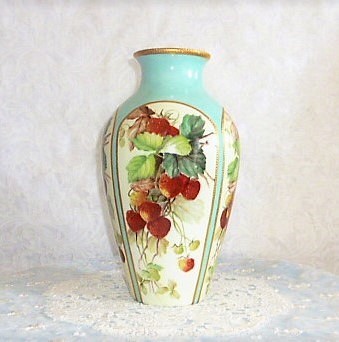♡hand painted  vase (いちご花瓶）高さ29㎝　　　　 1枚目の画像