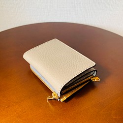 【受注製作】手縫いの三つ折り財布(グレー[灰] × イエロー[黄]、春) 1枚目の画像
