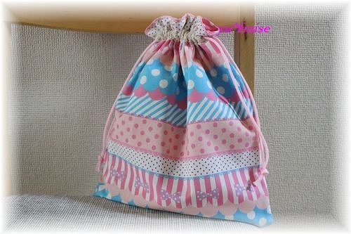 入園用体操服袋（上履き入れ）巾着Ｍ☆ガーリーパッチ柄（ピンク＆ブルー） 1枚目の画像
