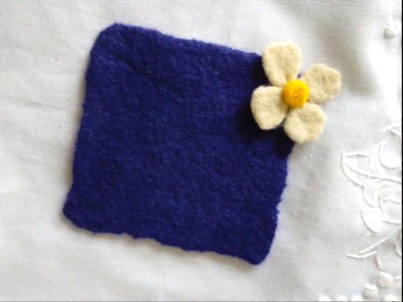 【送料無料】　コースター　羊毛フェルト　紫　花 1枚目の画像