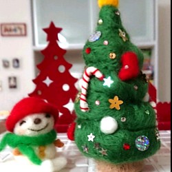 【送料無料】  羊毛フェルト  クリスマスツリー と 雪だるま 1枚目の画像