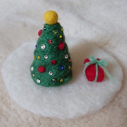 【送料無料】 クリスマスツリー  プレゼント  白い敷物付き  羊毛フェルト 1枚目の画像