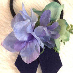 ハワイアン 髪飾り 花飾り (ブルー) コサージュ ヘアゴム 発表会 1枚目の画像