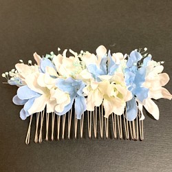髪飾り 花飾りブルースター&かすみ草 髪飾りブルー&白 1枚目の画像