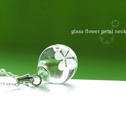 ＊glass flower petal＊花びらネックレス〈white〉 1枚目の画像