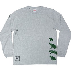 地球のカエル　長袖Tシャツ　メンズ 1枚目の画像