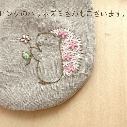 受注生産 サイズ変更可 お花のハリネズミさんの刺繍リネン巾着 イエロー オレンジ 巾着袋 Heart Being 通販 Creema クリーマ ハンドメイド 手作り クラフト作品の販売サイト