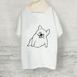 フレンチブルドッグ　お座り　ドルマンTシャツ（ホワイト）　犬 1枚目の画像