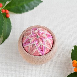優しい桃色・草木染め糸の針山・ピンクッション 1枚目の画像