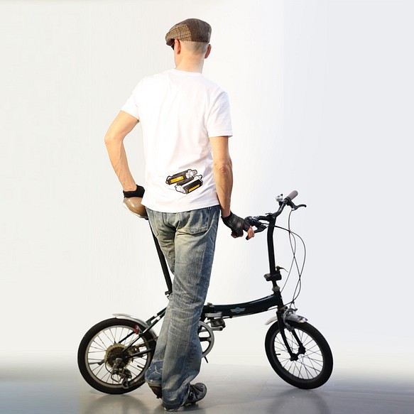 pedal "背中で自転車のペダルが光るTシャツ" 1枚目の画像