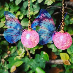 ユラユラ揺れる夏祭りアクセサリー  ピンクヨーヨー×ブルー蝶々 1枚目の画像