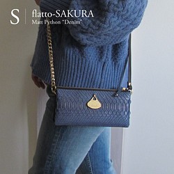 稀少なマットパイソン革のお財布ショルダーバッグ【flatto-SAKURA(小)・デニム】 1枚目の画像