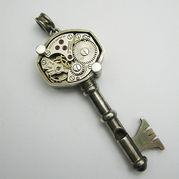 時計の銀の笛 シルバーペンダント ホイッスル MEPA カギ whistle Watch 【Locke & Key】