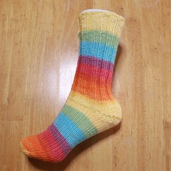 手編みあったカラフル靴下〜虹色〜 1枚目の画像