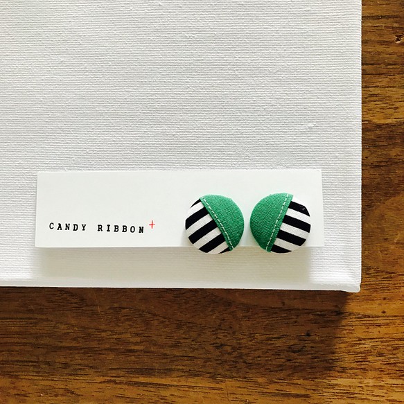 C.R+ button earring (green) 1枚目の画像