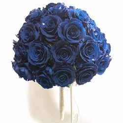 青い薔薇50輪の花束アレンジ／枯れない薔薇プリザーブドフラワー／花束ラッピングブーケスタンド付き 1枚目の画像