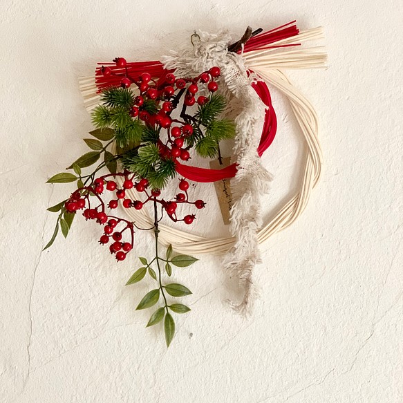アーティフィシャルフラワーで毎年の飾れる 南天の紅白お正月飾り フラワー リース Bouquet Vert 通販 Creema クリーマ ハンドメイド 手作り クラフト作品の販売サイト