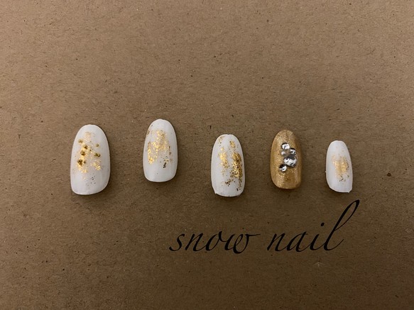 ネイルチップ ジェルネイル ホワイト ゴールド ブリオン ストーン ネイルチップ ネイルシール Snow Nail 通販 Creema クリーマ ハンドメイド 手作り クラフト作品の販売サイト