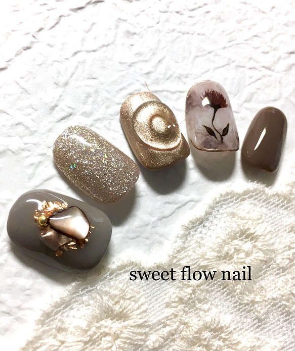 ネイルチップ 上品ニュアンスネイル アンティークフラワー 凹凸 シェル ネイルチップ ネイルシール Sweet Flow Nail 通販 Creema クリーマ ハンドメイド 手作り クラフト作品の販売サイト