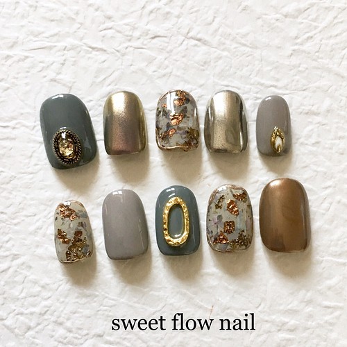 ネイルチップ アシメ ニュアンス アンティーク レトロ ミラーネイル ネイルチップ ネイルシール Sweet Flow Nail 通販 Creema クリーマ ハンドメイド 手作り クラフト作品の販売サイト