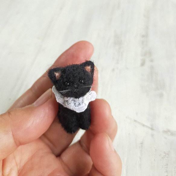 受注制作　羊毛ミニチュア子猫(黒猫)ドールハウス、ミニチュアコレクションに！羊毛フェルト 1枚目の画像